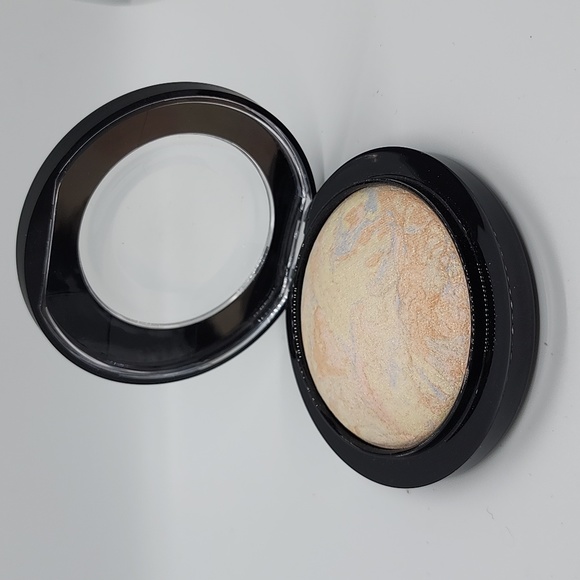 MAC Skinfinish - Picture 3 of 6